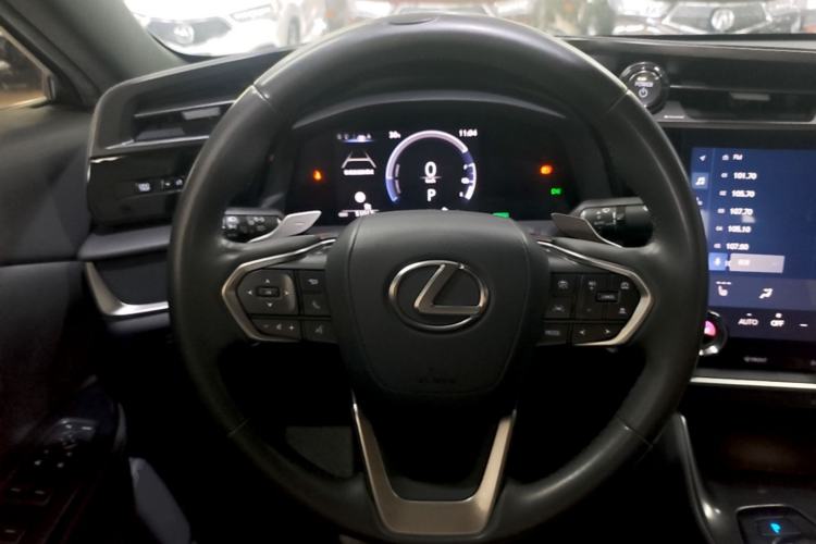 Used Lexus RZ 2023 450e All-Wheel-Drive Long-Range Version Steering Wheel