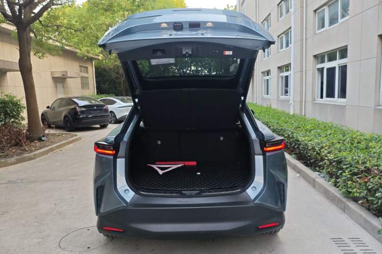 Used Lexus RZ 2023 450e All-Wheel Drive Luxury Edition Trunk