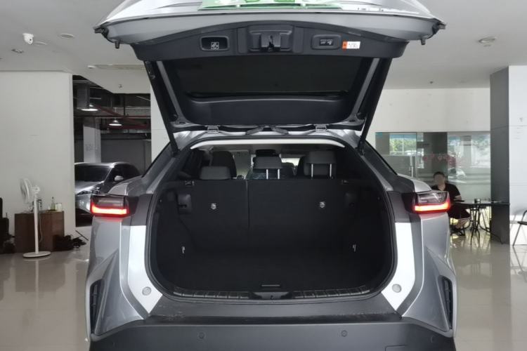 Used Lexus RZ 2023 450e All-Wheel-Drive Long-Range Version Trunk