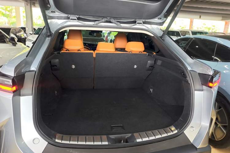 Used Lexus RZ 2023 450e All-Wheel-Drive Long-Range Version Trunk