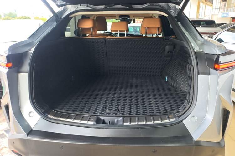 Used Lexus RZ 2023 450e All-Wheel Drive Luxury Edition Trunk