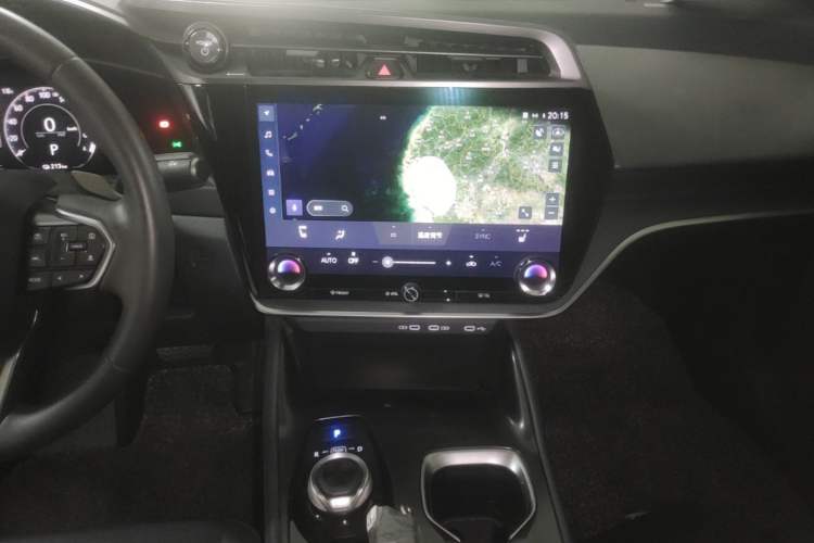 Used Lexus RZ 2023 450e All-Wheel-Drive Long-Range Version Audio And AC Panel
