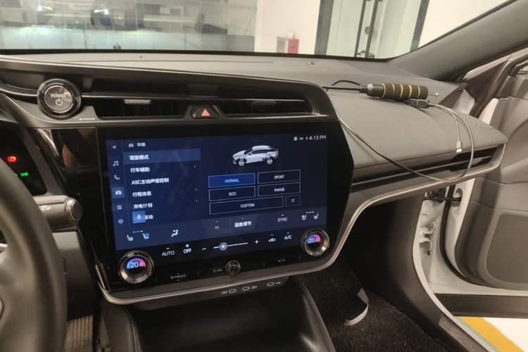 Used Lexus RZ 2023 450e All-Wheel Drive Luxury Edition Audio And AC Panel