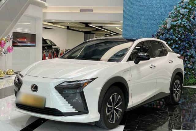 Ojetý Lexus RZ 2023 450e All-Wheel Drive Luxury Edition