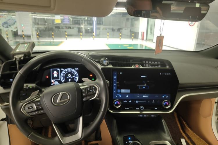Used Lexus RZ 2023 450e All-Wheel Drive Luxury Edition Center Console