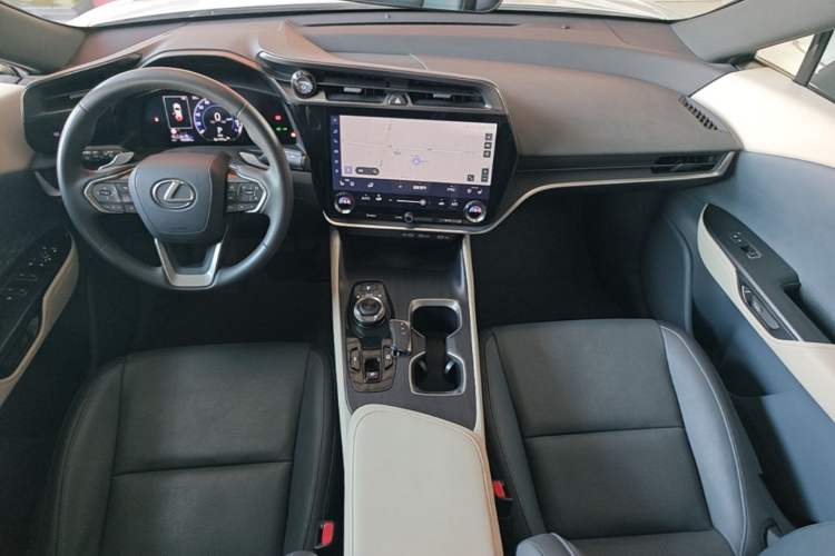 Used Lexus RZ 2023 450e All-Wheel Drive Luxury Edition Center Console