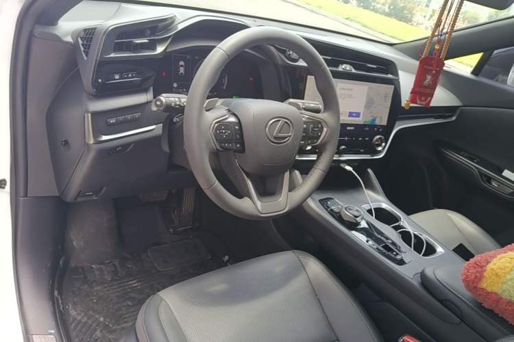 Used Lexus RZ 2023 300e Long-Range Indulgence Edition Center Console