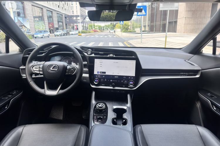Used Lexus RZ 2023 450e All-Wheel Drive Luxury Edition Center Console