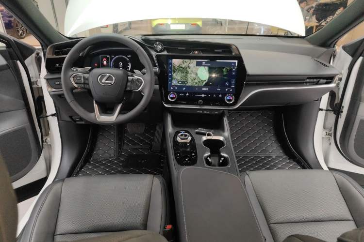Used Lexus RZ 2023 450e All-Wheel Drive Luxury Edition Center Console
