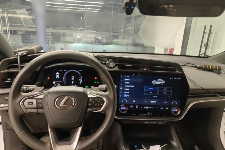 Used Lexus RZ 2023 450e All-Wheel Drive Luxury Edition Center Console