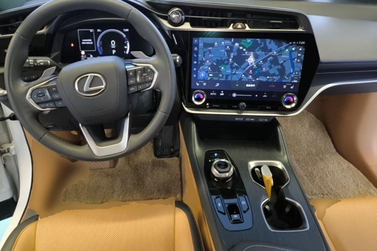 Used Lexus RZ 2023 450e All-Wheel Drive Luxury Edition Center Console
