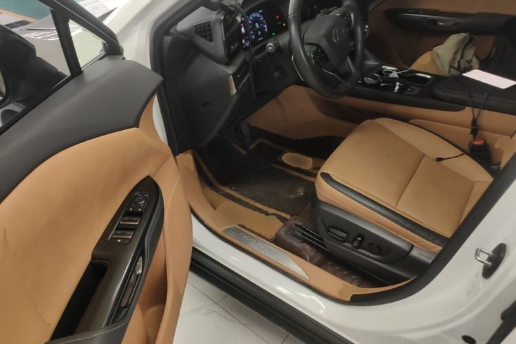 Used Lexus RZ 2023 450e All-Wheel Drive Luxury Edition Driver Seat