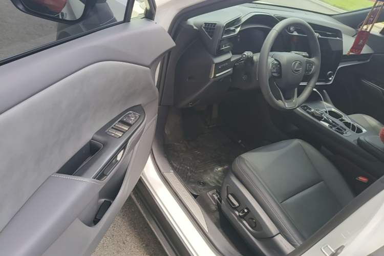 Used Lexus RZ 2023 300e Long-Range Indulgence Edition Driver Seat