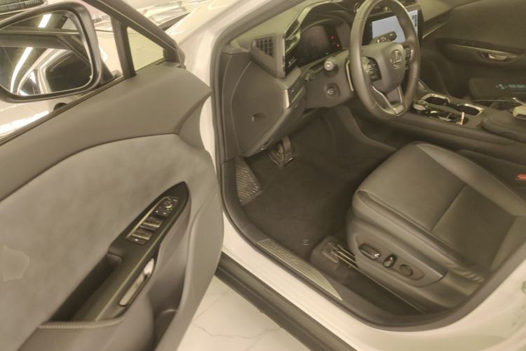 Used Lexus RZ 2023 450e All-Wheel Drive Luxury Edition Driver Seat