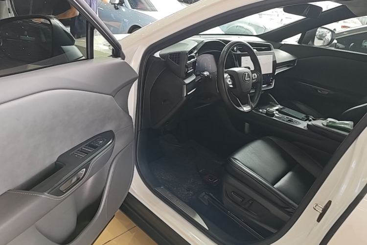 Used Lexus RZ 2023 450e All-Wheel-Drive Long-Range Version Driver Seat