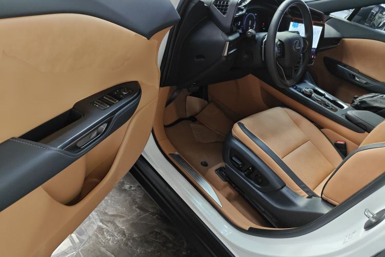 Used Lexus RZ 2023 450e All-Wheel Drive Luxury Edition Driver Seat