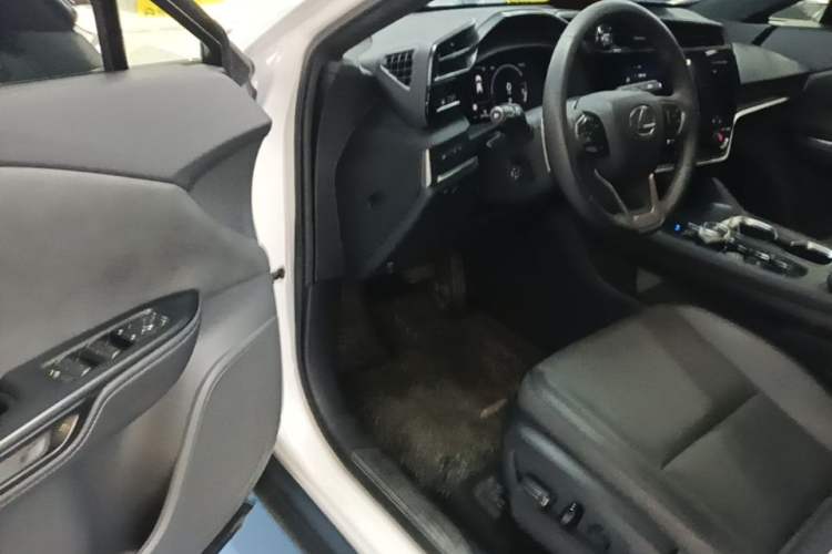 Used Lexus RZ 2023 450e All-Wheel Drive Luxury Edition Driver Seat