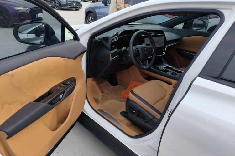 Used Lexus RZ 2023 450e All-Wheel Drive Luxury Edition Driver Seat