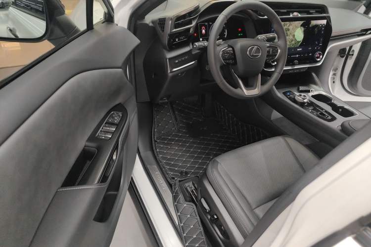 Used Lexus RZ 2023 450e All-Wheel Drive Luxury Edition Driver Seat