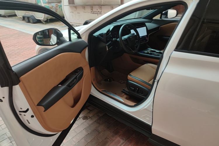 Used Lexus RZ 2023 450e All-Wheel Drive Luxury Edition Driver Seat