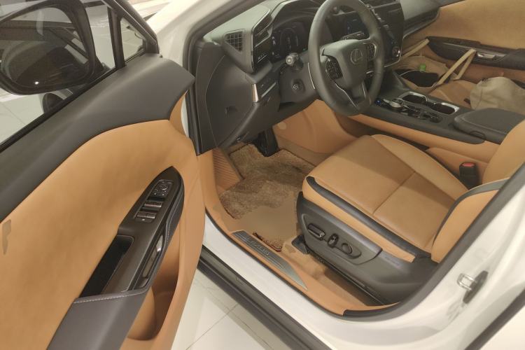 Used Lexus RZ 2023 450e All-Wheel Drive Luxury Edition Driver Seat