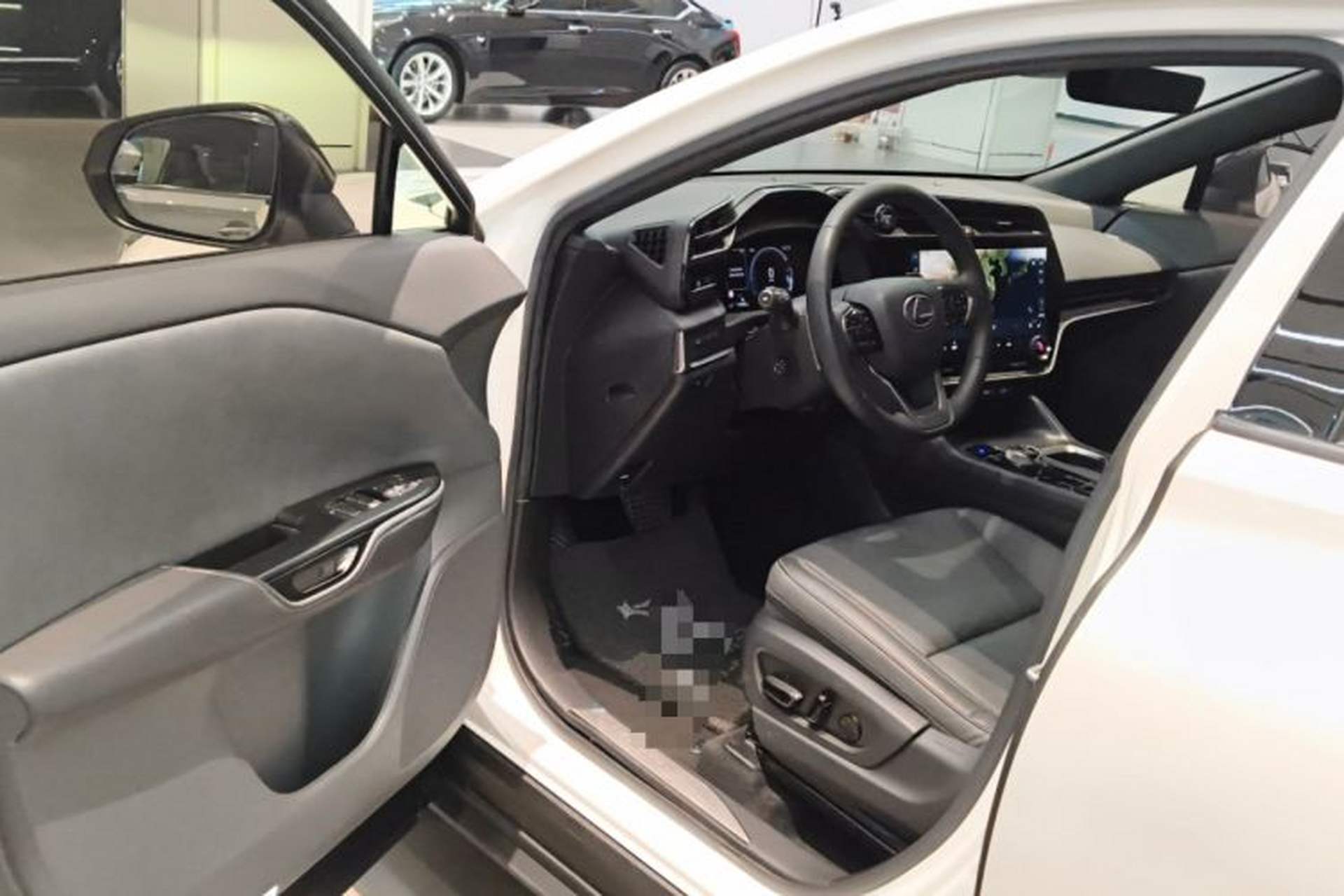 Used Lexus RZ 2023 450e All-Wheel Drive Luxury Edition Driver Seat