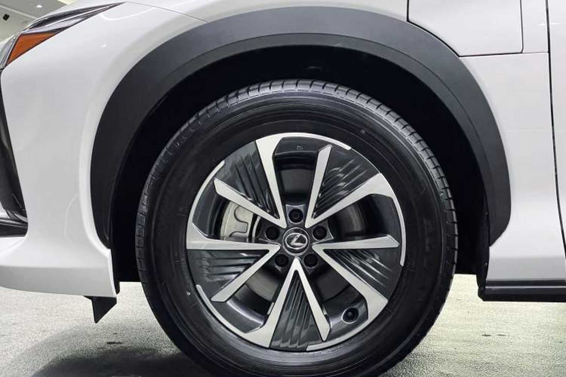 Used Lexus RZ 2023 450e All-Wheel Drive Luxury Edition Exterior 10