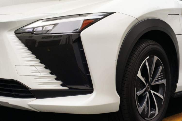 Used Lexus RZ 2023 450e All-Wheel Drive Luxury Edition Exterior 4