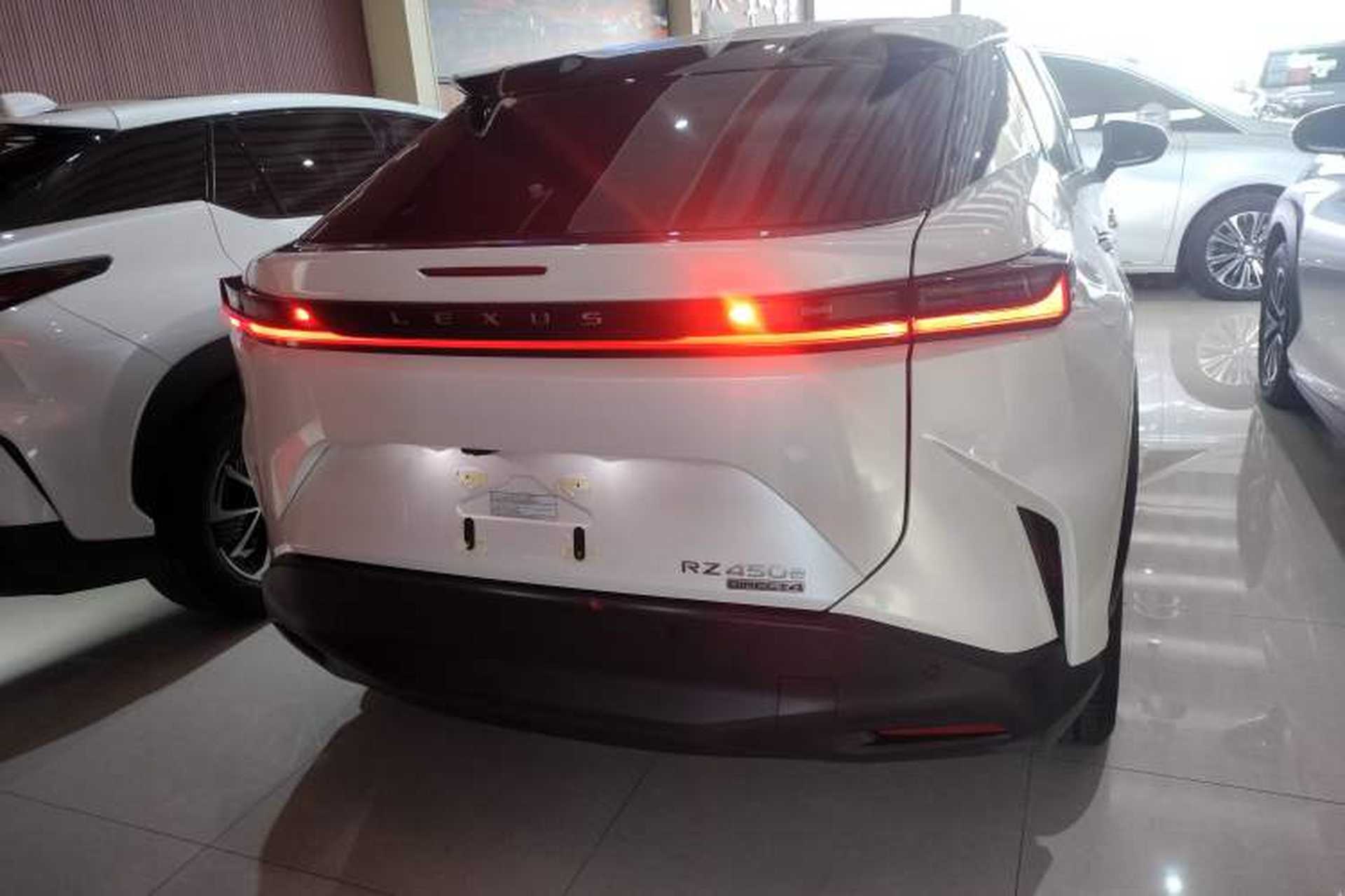 Used Lexus RZ 2023 450e All-Wheel-Drive Long-Range Version Exterior 4