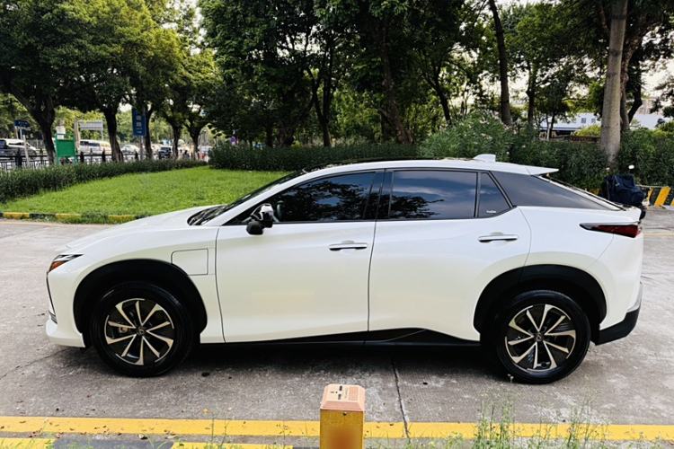 Used Lexus RZ 2023 450e All-Wheel Drive Luxury Edition Exterior 5