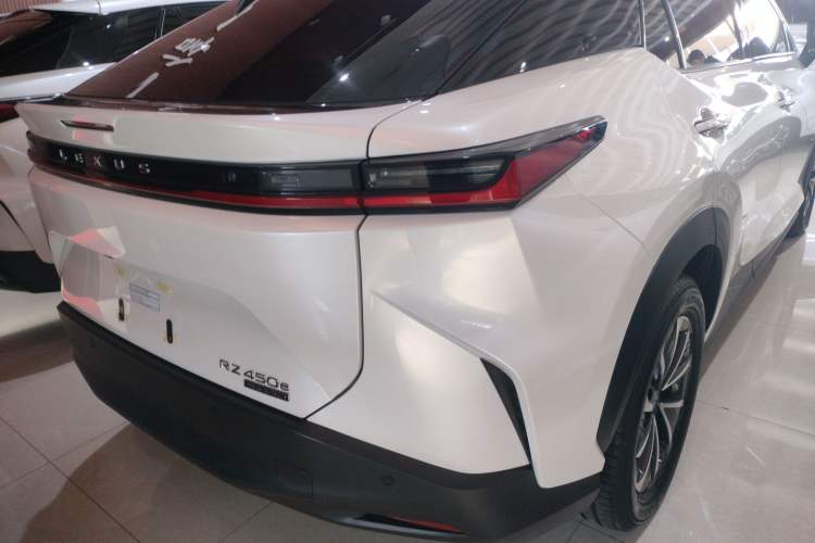 Used Lexus RZ 2023 450e All-Wheel-Drive Long-Range Version Exterior 6