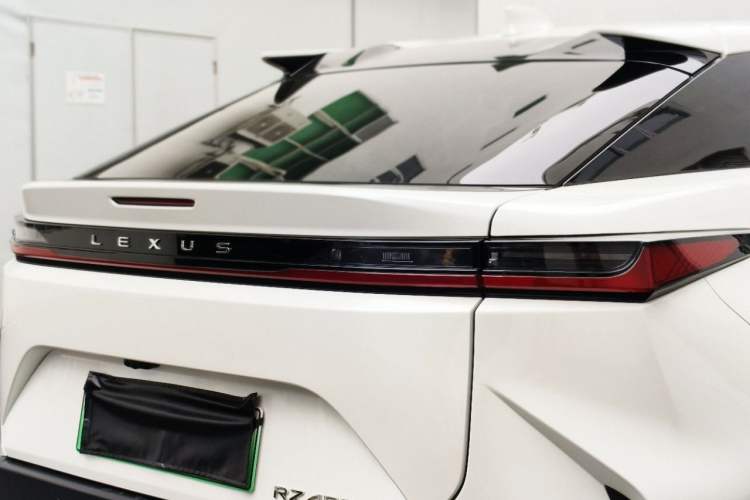 Used Lexus RZ 2023 450e All-Wheel Drive Luxury Edition Exterior 8