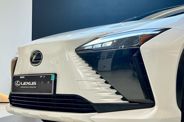 Used Lexus RZ 2023 450e All-Wheel Drive Luxury Edition Exterior 8