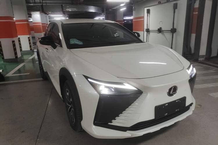 Used Lexus RZ 2023 450e All-Wheel-Drive Long-Range Version Front Right 45 Deg