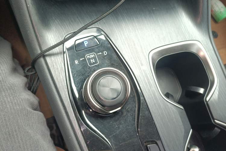Used Lexus RZ 2023 450e All-Wheel Drive Luxury Edition Gear Lever
