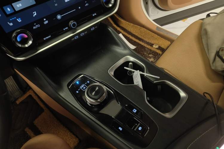 Used Lexus RZ 2023 450e All-Wheel Drive Luxury Edition Gear Lever