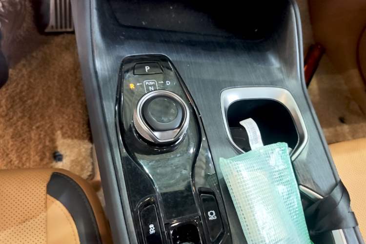 Used Lexus RZ 2023 450e All-Wheel Drive Luxury Edition Gear Lever