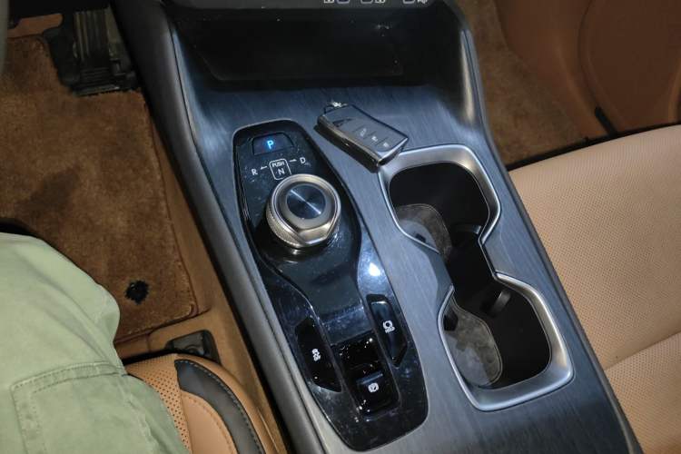 Used Lexus RZ 2023 450e All-Wheel Drive Luxury Edition Gear Lever