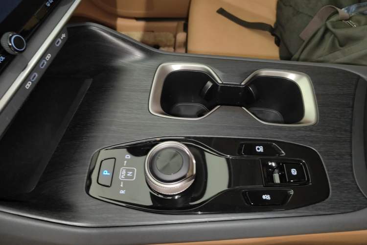 Used Lexus RZ 2023 450e All-Wheel Drive Luxury Edition Gear Lever