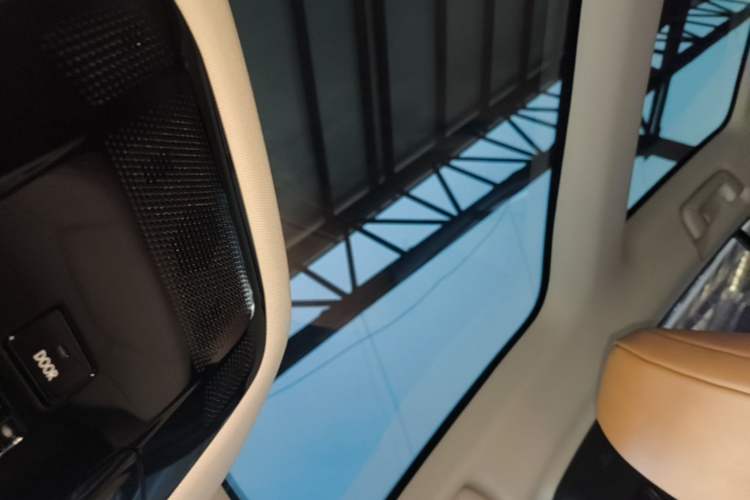 Used Lexus RZ 2023 450e All-Wheel Drive Luxury Edition Headliner