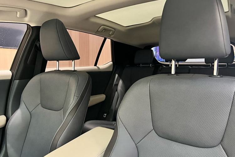 Used Lexus RZ 2023 450e All-Wheel Drive Luxury Edition Interior 10