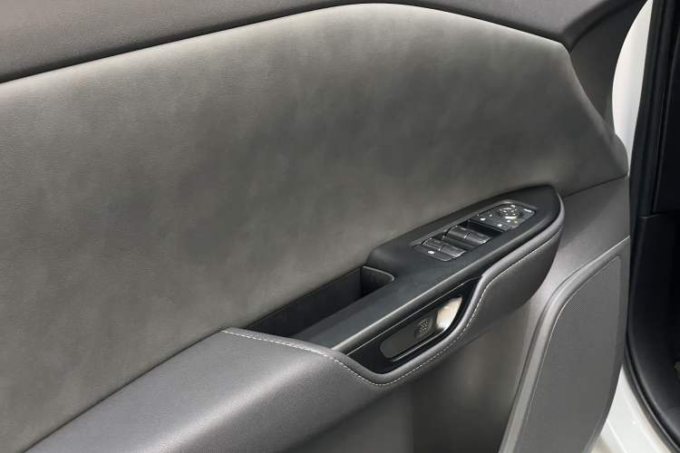 Used Lexus RZ 2023 450e All-Wheel Drive Luxury Edition Interior 10