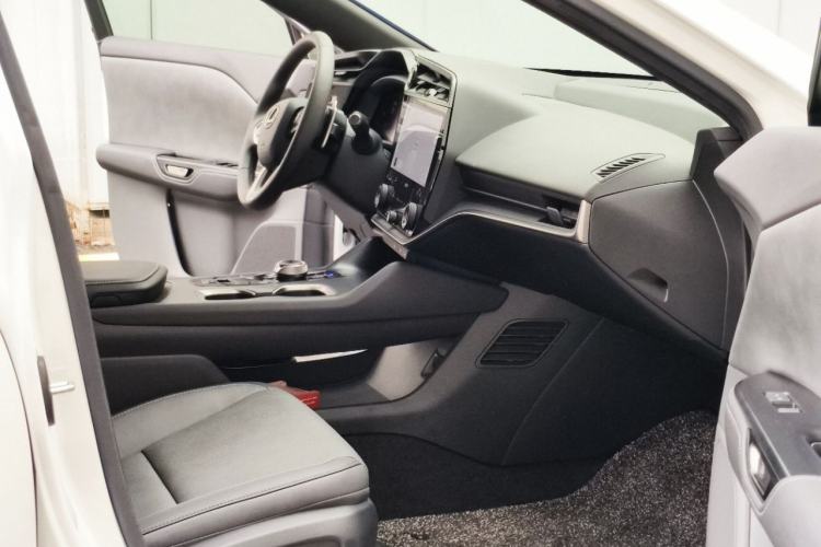 Used Lexus RZ 2023 450e All-Wheel Drive Luxury Edition Interior 2