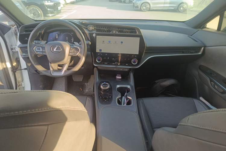 Used Lexus RZ 2023 450e All-Wheel Drive Luxury Edition Interior 2