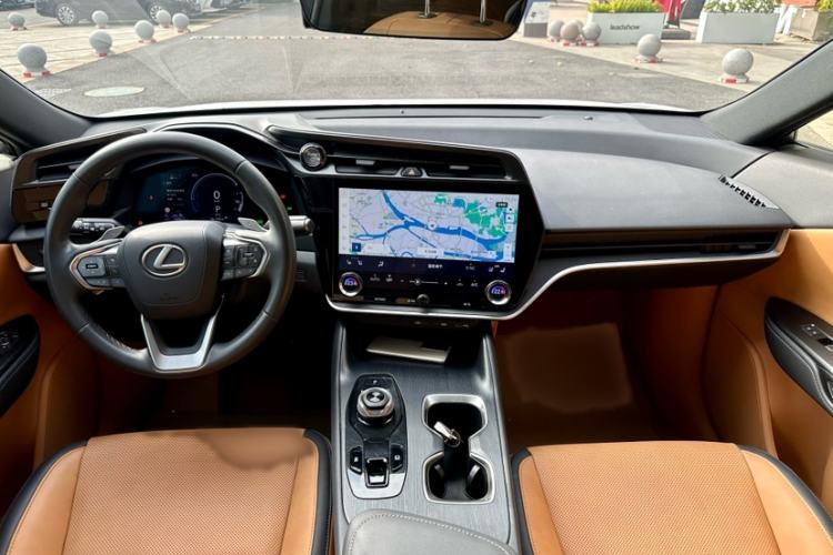 Used Lexus RZ 2023 450e All-Wheel Drive Luxury Edition Interior 3