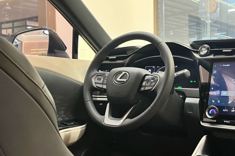 Used Lexus RZ 2023 450e All-Wheel Drive Luxury Edition Interior 3