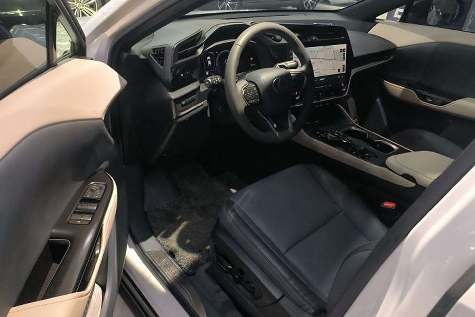 Used Lexus RZ 2023 450e All-Wheel Drive Luxury Edition Interior 3