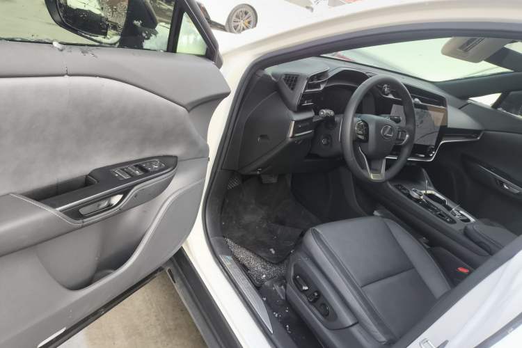 Used Lexus RZ 2023 450e All-Wheel Drive Luxury Edition Interior 3