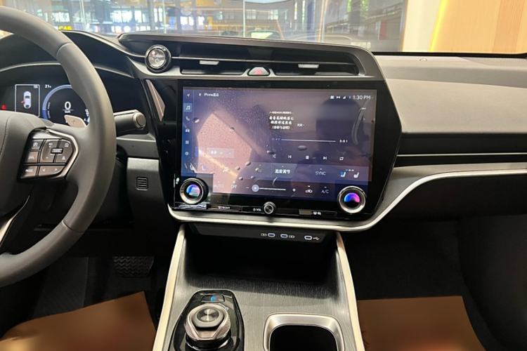 Used Lexus RZ 2023 450e All-Wheel Drive Luxury Edition Interior 4