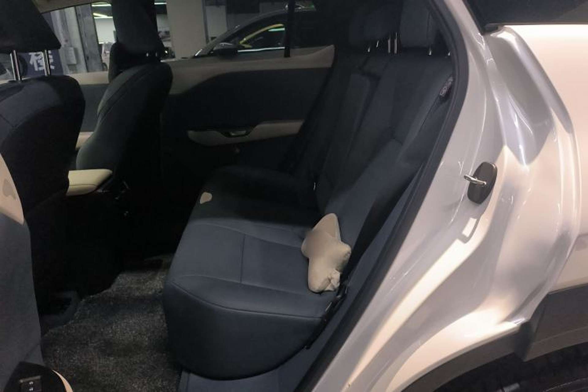 Used Lexus RZ 2023 450e All-Wheel Drive Luxury Edition Interior 4